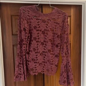 Chic Floral Lace Bell Sleeve Blouse in Dusty Rose